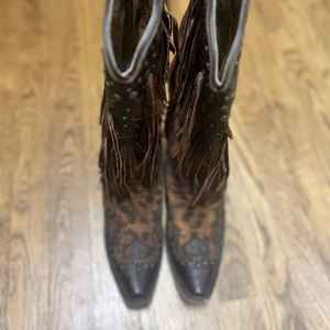 CORRAL WOMEN'S LEOPARD STUD & FRINGE WESTERN BOOTS - SNIP TOE